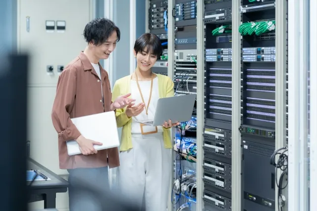 エンジニアの単価相場を徹底解説|計算方法や企業が外注するときの目安まで解説:コラムイメージ