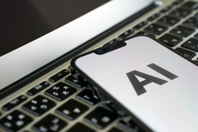 コールセンターでのAI活用シーンとは？メリットや導入手順を徹底解説：サムネイル
