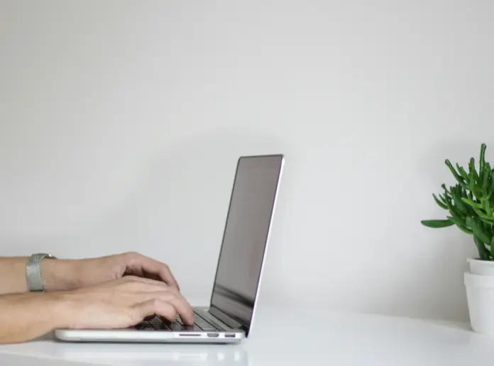 生成AIで業務効率を改善する方法とは？活用アイデアやおすすめAIを紹介：サムネイル