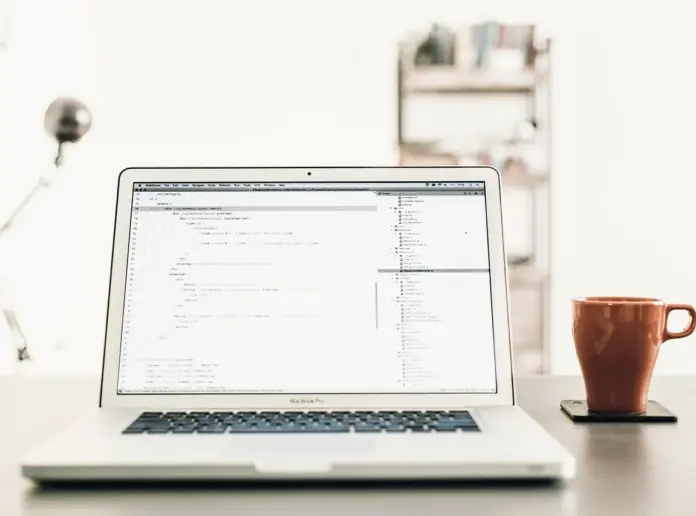 システム開発の流れを丁寧に解説｜開発プロセス・手法の違いと失敗しない進め方：サムネイル
